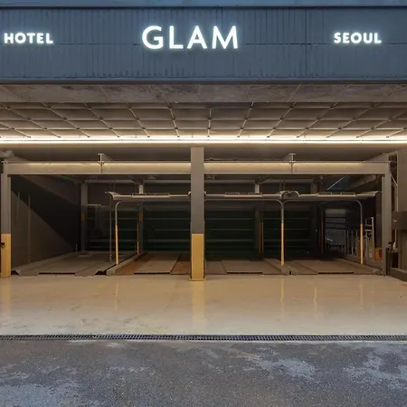 Glam Hotel