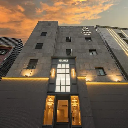 Glam Hotel
