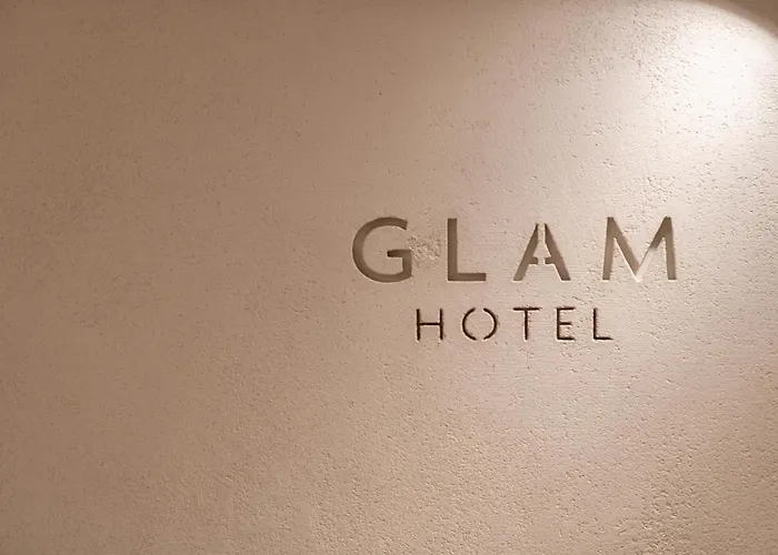 Glam Hotel *