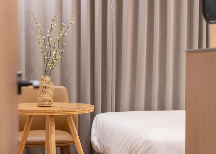 Glam Hotel *