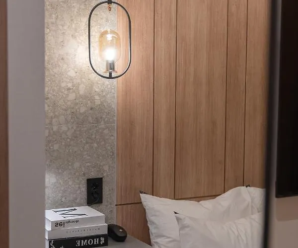 Glam Hotel *