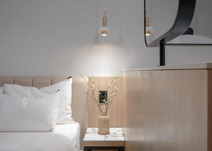 Glam Hotel *